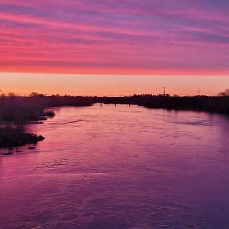 Sur Les Bords De Loire Apartment มงต์ลุยส์-ซูร์-ลัวร์ ภายนอก รูปภาพ